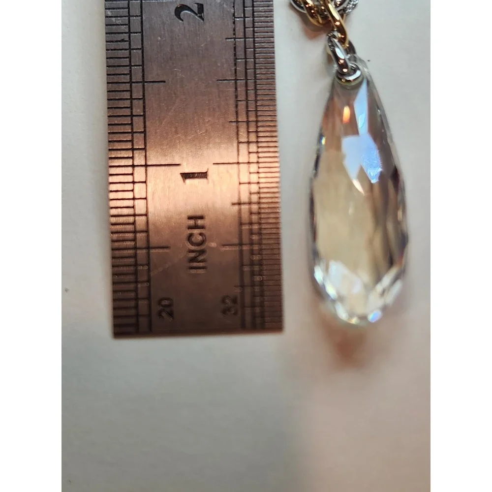 Swarovski Crystal Teardrop Pendant Necklace Silver tone‎ Chain Signed